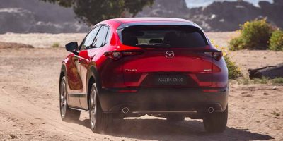 mazda-cx-30-roja-en-terreno