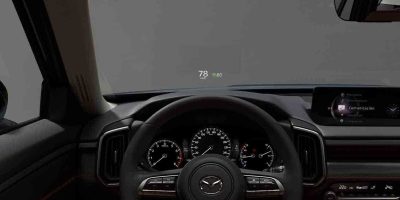 precios-camioneta-mazda-cx-50-colombia-pantalla-activa-conduccion-color-azul-zafiro